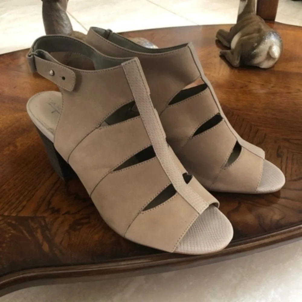 Tahari Punch Open Toe Heels Size 10